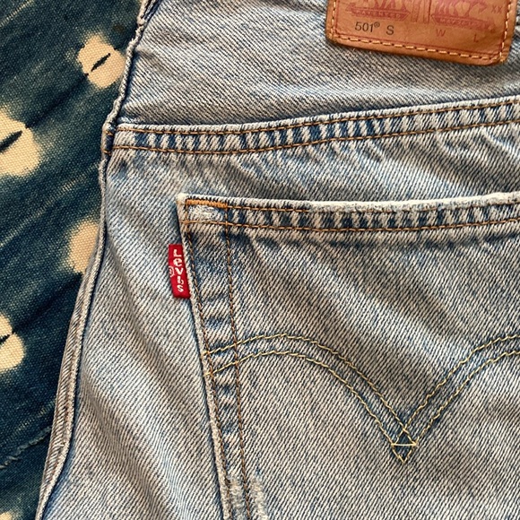 Distressed 501 Levi’s - Picture 4 of 8